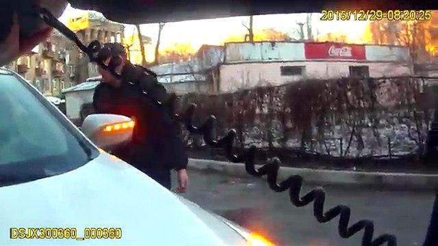 Полиция применяет оружие