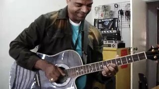 guitarrista Duda tocando Love of my life do Queen