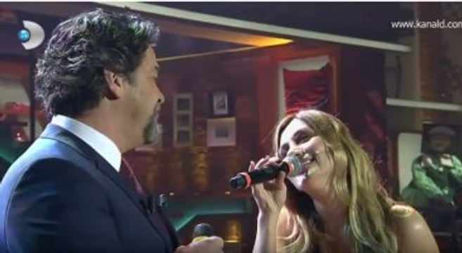 Ayla Çelik ve Beyaz'ın Düeti Aşk Dedikodularını Alevlendirdi