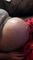 Il filme le ventre de sa femme enceinte puis ce qu'il capte est hallucinant!