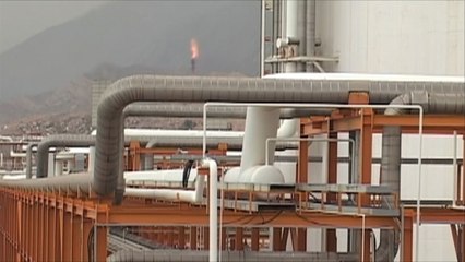 إيران: رهن تثبيت إنتاج النفط باستعادة حصتنا بأوبك