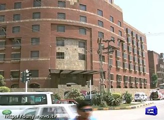 Girl ends her life by jumping off from hotel's rooftop in Lahore