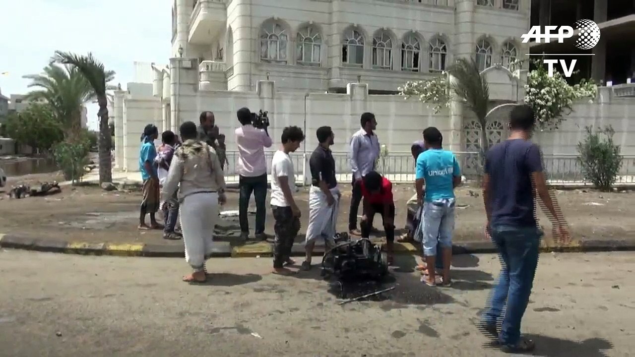 Officials: Car bomb explodes in Yemen's port city of Aden