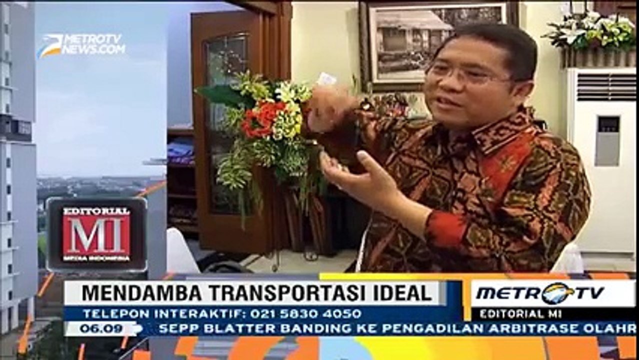 Jokowi Di GREBEK Warga Saat Keluar Sport Center Hambalang