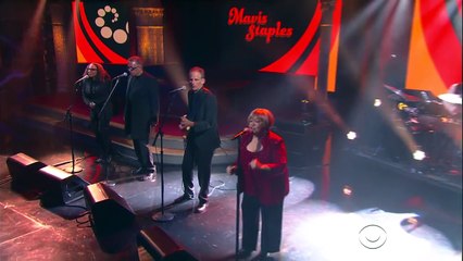 Mavis Staples Effectue Nous Ramener