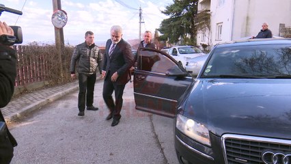 Hahn: Partitë të kthehen në tryezën e bisedimeve