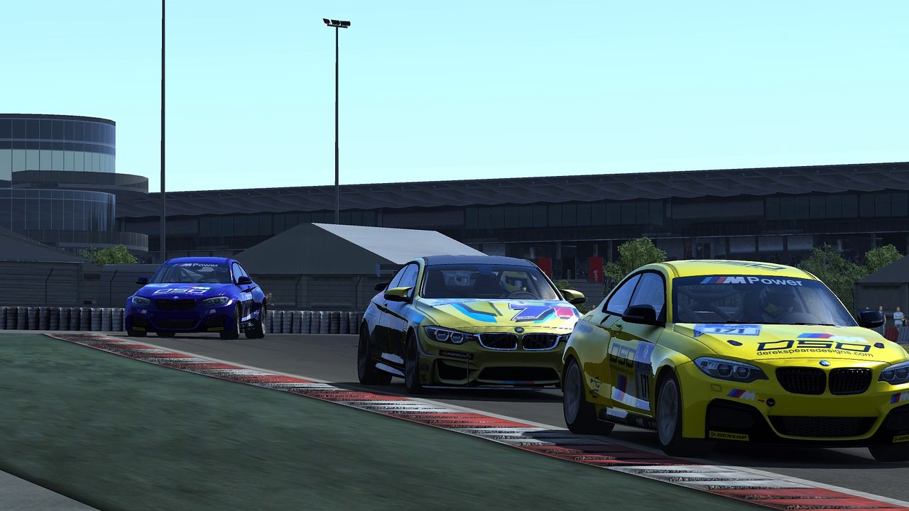 Assetto Corsa : BMW M235i Racing vs BMW M4 Racing