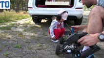 2 jähriges Mädchen fährt RC Car - Nitro Verbrenner 1-8