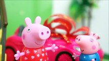 Peppa Pig Dirigindo seu Carro Novo com Polly Pocket! Novelin