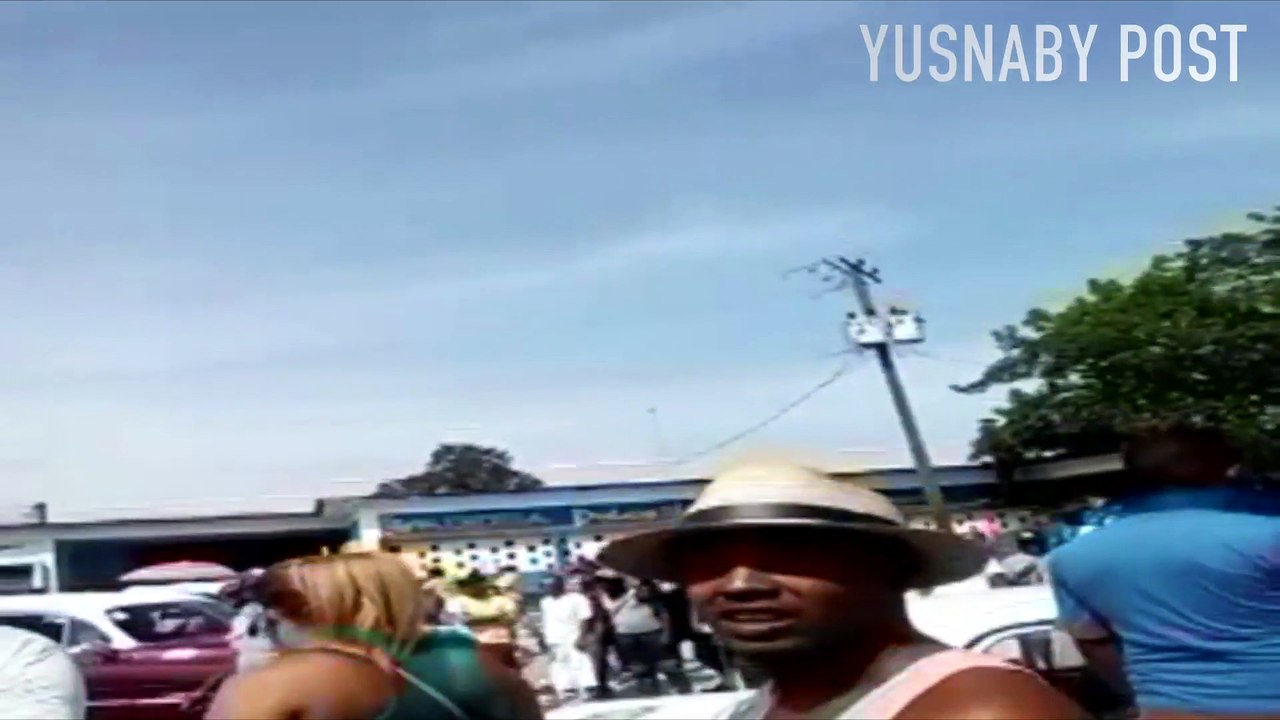 Pueblo cubano le lanza basura a la policía castrista luego de…