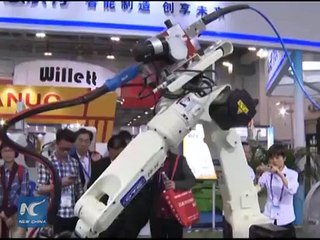Robot can Make Paper Airplanes