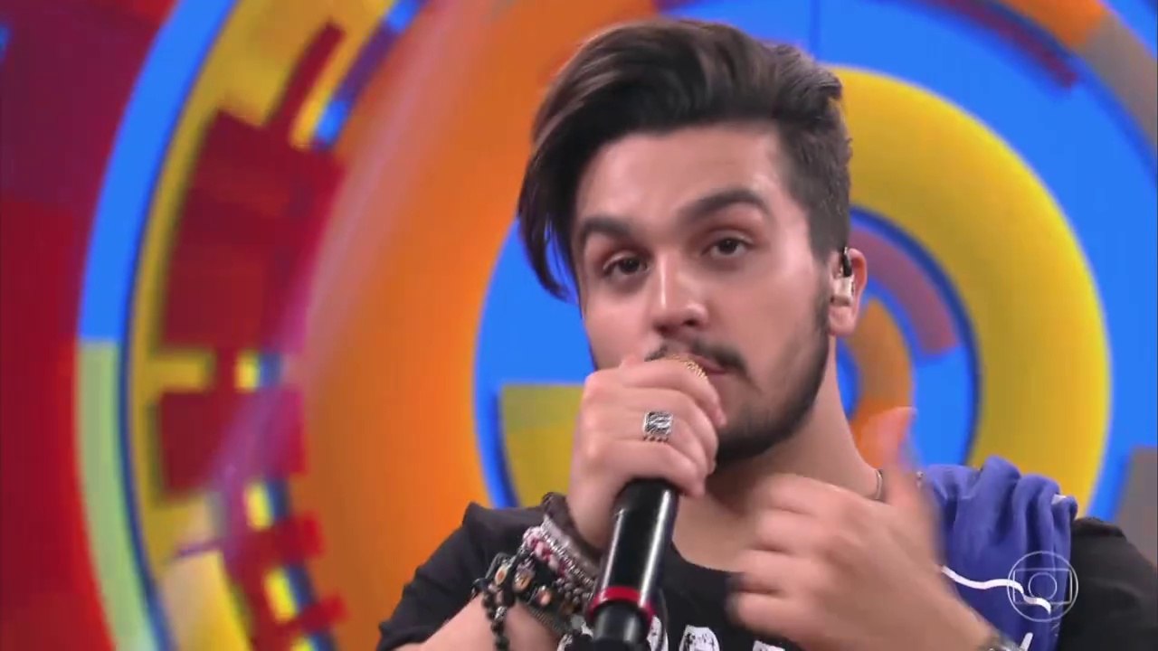Luan Santana canta "Escreve Aí" no Caldeirão do Huck