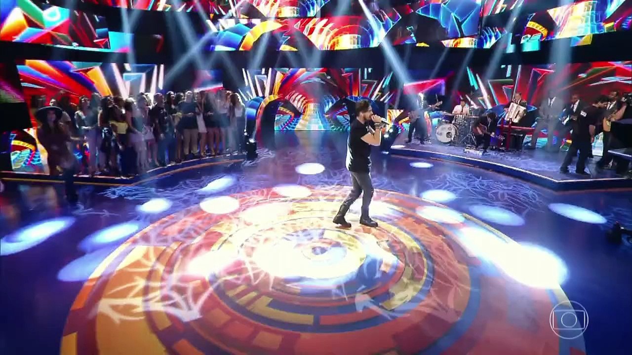 Luan Santana canta "Cê Topa?" no Caldeirão do Huck