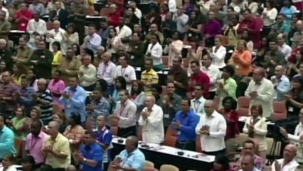 Raúl Castro rechaza terapia de choque ni privatizaciones en Cuba