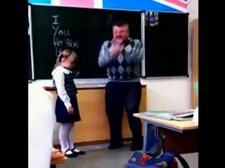 Маленькая школьница ударила учителя по яйцам (Ю это ТЫ)