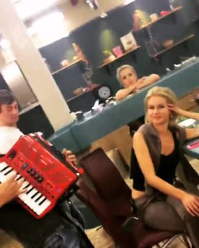 yanawowУ нас тут праздник С днём рождения Алиса