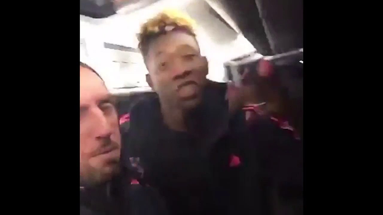 Zap Foot du 14 avril_ l'entraînement étrange de Dortmund, quand Pogba fait la misère à une amie, en immersion dans les vestiaires du Real etc.