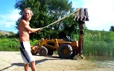 Kepçeye Bağlı İpe Tutunup Sallanırken Düştü