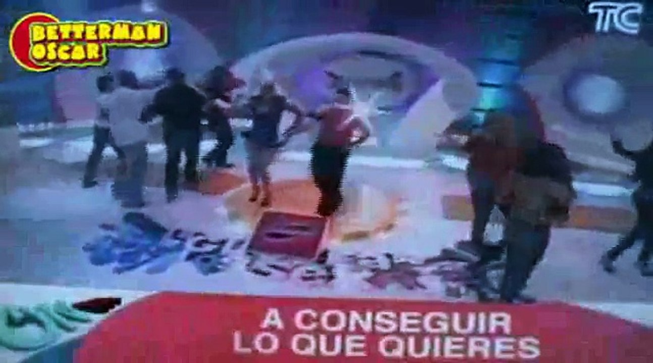 Guerra de los Sexos Ecuador Dora West y Yuly Maiocchi Dom 23/10/2011 Part 1/3