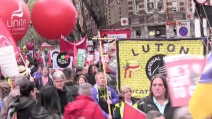 İngiltere?de Hükümet Protestosu