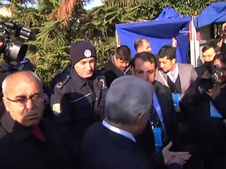 Adana'da olaylı tören, Vali Coş yine protesto edildi