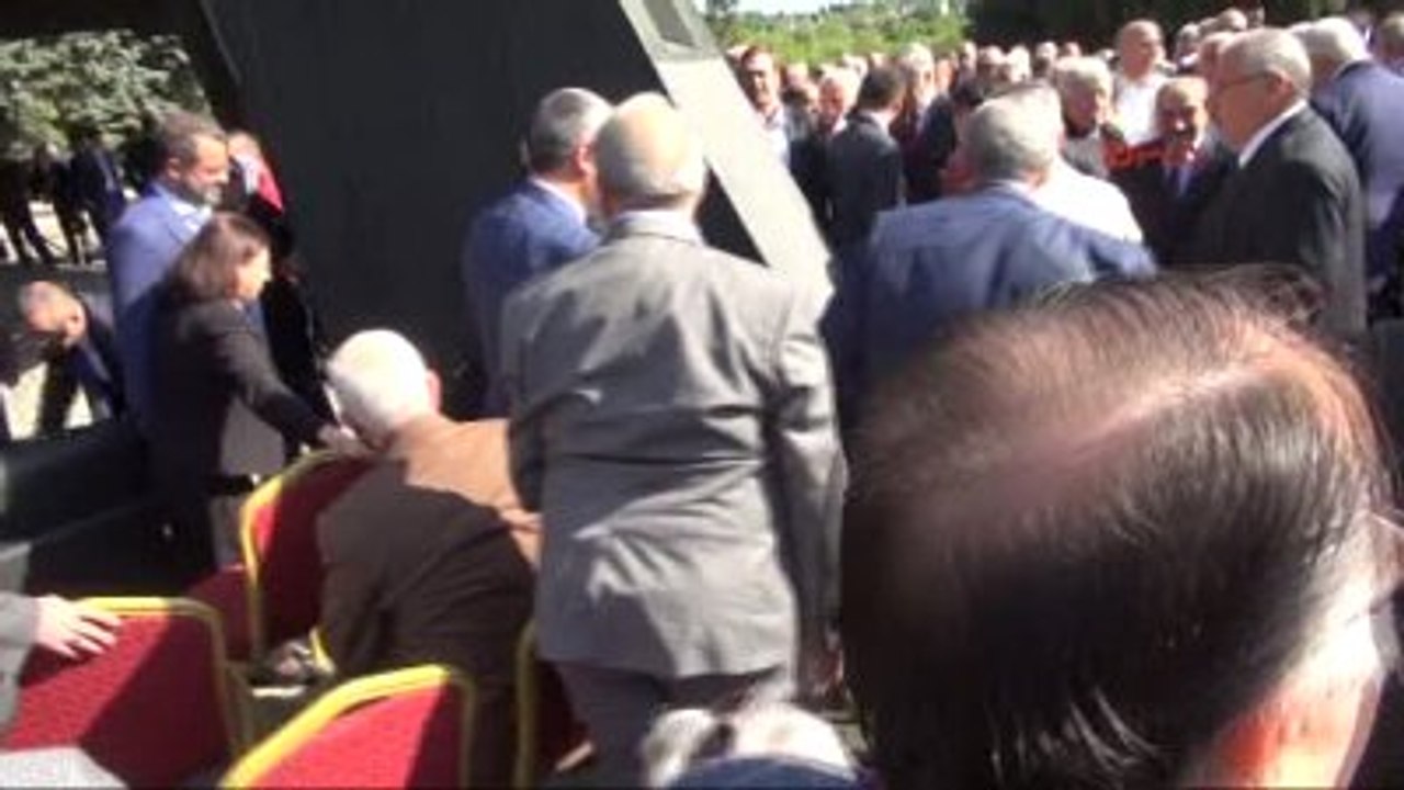 8. Cumhurbaşkanı Turgut Özal Mezarı Başında Anıldı