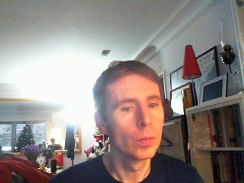 Wiwi égratigne Suzanne aux yeux noirs de Babx