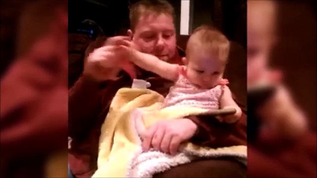 Pas touche papa... Bébé adorable