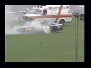 Crash auto sur circuit