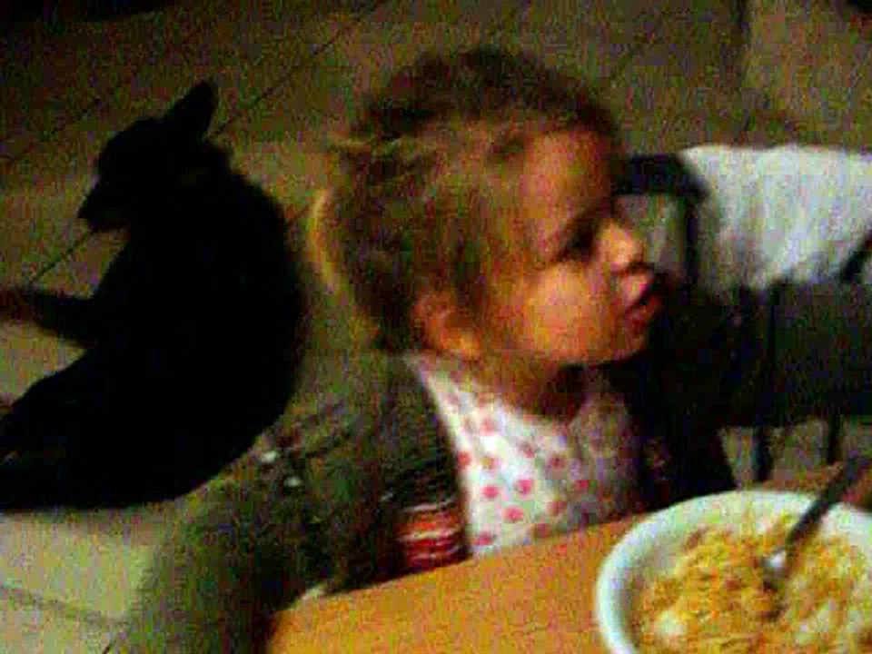 Emmi teaching mum how to sing 'Im a wiggly worm' by peppa pig