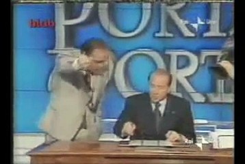 Berlusconi firma il contratto con gli italiani da Vespa