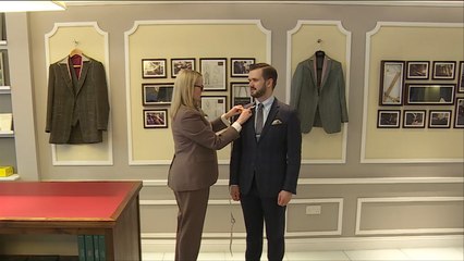 هذه قصتي- كاثرين سارجنت تنافس الرجال في خياطة بدلاتهم