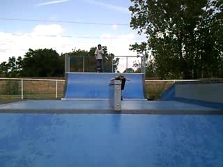 Flo plaque mais reste pas longtemps...