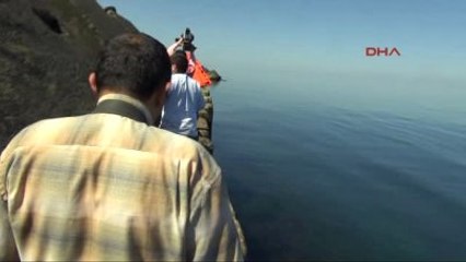 Zonguldak 11 Yaşındaki Çocuk Mendirekte Gezerken Kayalıklara Düşerek Yaralandı