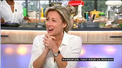 Anne-Elizabeth Lemoine entre dans la peau de Morandini pour une séquence de questions incisives dans "C à vous"