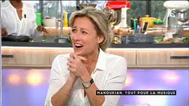 Anne-Elizabeth Lemoine entre dans la peau de Morandini pour une séquence de questions incisives dans C à vous
