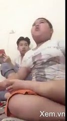 Nhóc này mà đạp xe màu xanh khéo sang cmn vành =))Video : Tan Long Nguyen