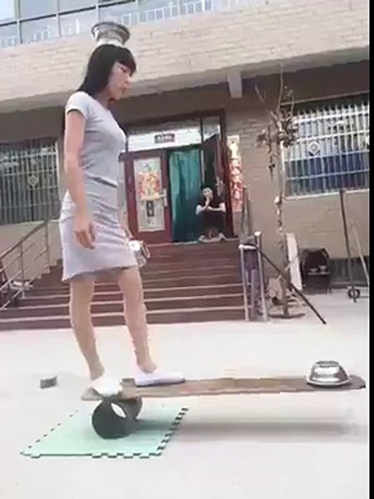 This is an amazing street performance
