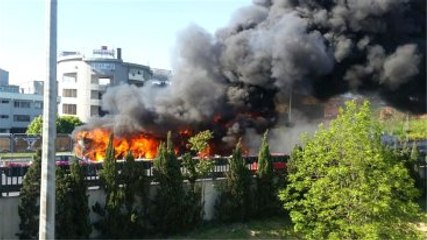Topkapı Durağında Metrobüs Yandı