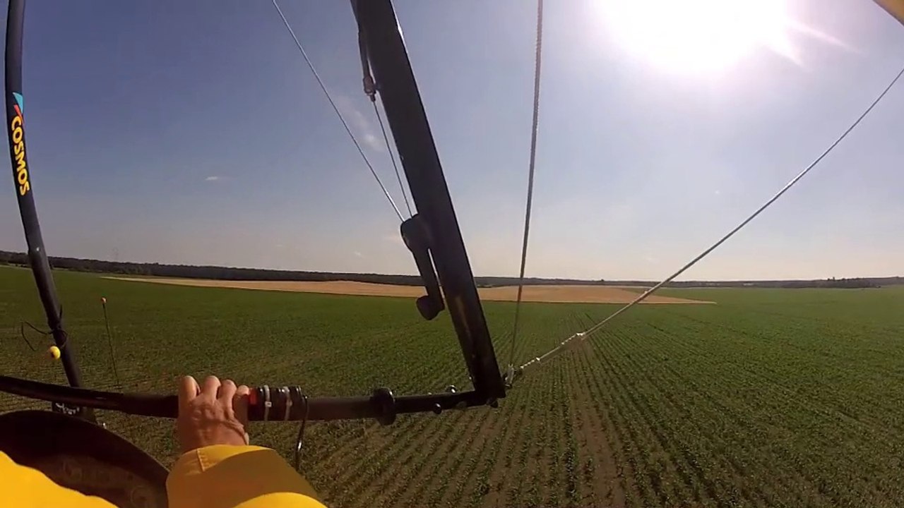 Panne moteur ULM au décollage_Ultralight Engine out after take off, forced landing Kornfeld