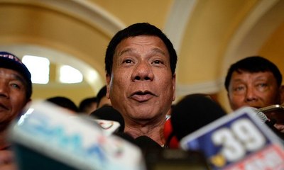 Philippines presidential candidate attacked over rape remarks