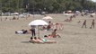 Report TV - Nis plazhi në Shëngjin, qytetarët shijojnë rrezet e diellit dhe detin