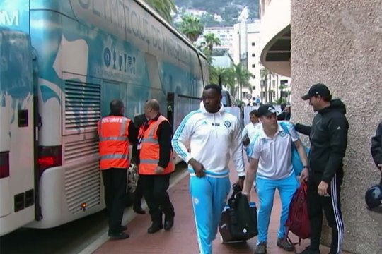L'arrivée des Olympiens au stade Louis-II
