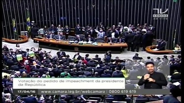 Cunha proíbe faixas e cartazes durante votação do impeachment