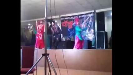 Funny Punjabi Singer Falls From Stage While Dancing - Whatsapp Funny Video Punjabi