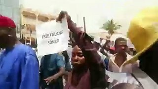 Manifestation en  Gambie