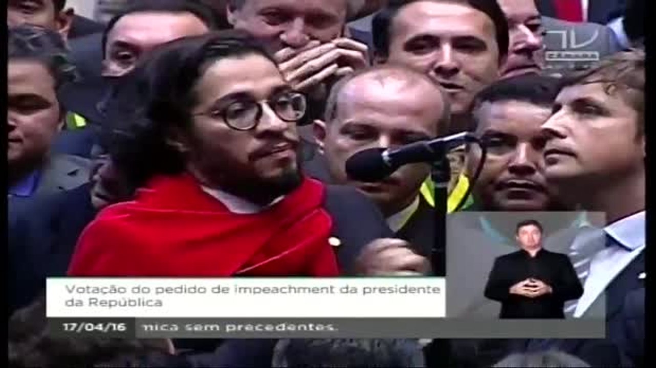 Jean Wyllys chama deputados de canalhas