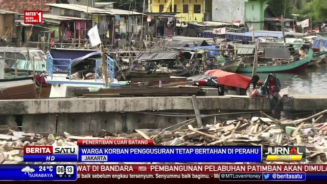 Tuntut Ganti Rugi, Warga Luar Batang Bertahan di Perahu