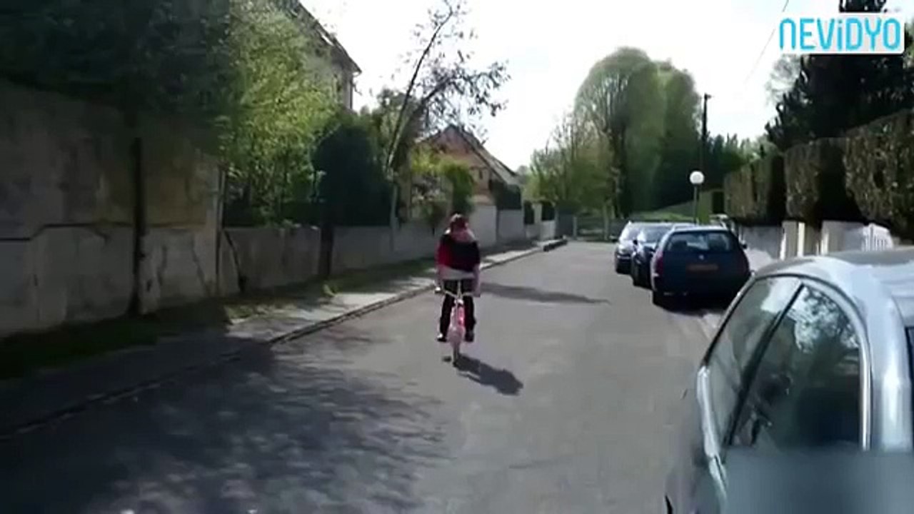Mini Etekle Bisiklete Binince.