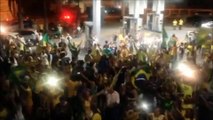 Manifestantes comemoram votação a favor do impeachment de Dilma Rousseff